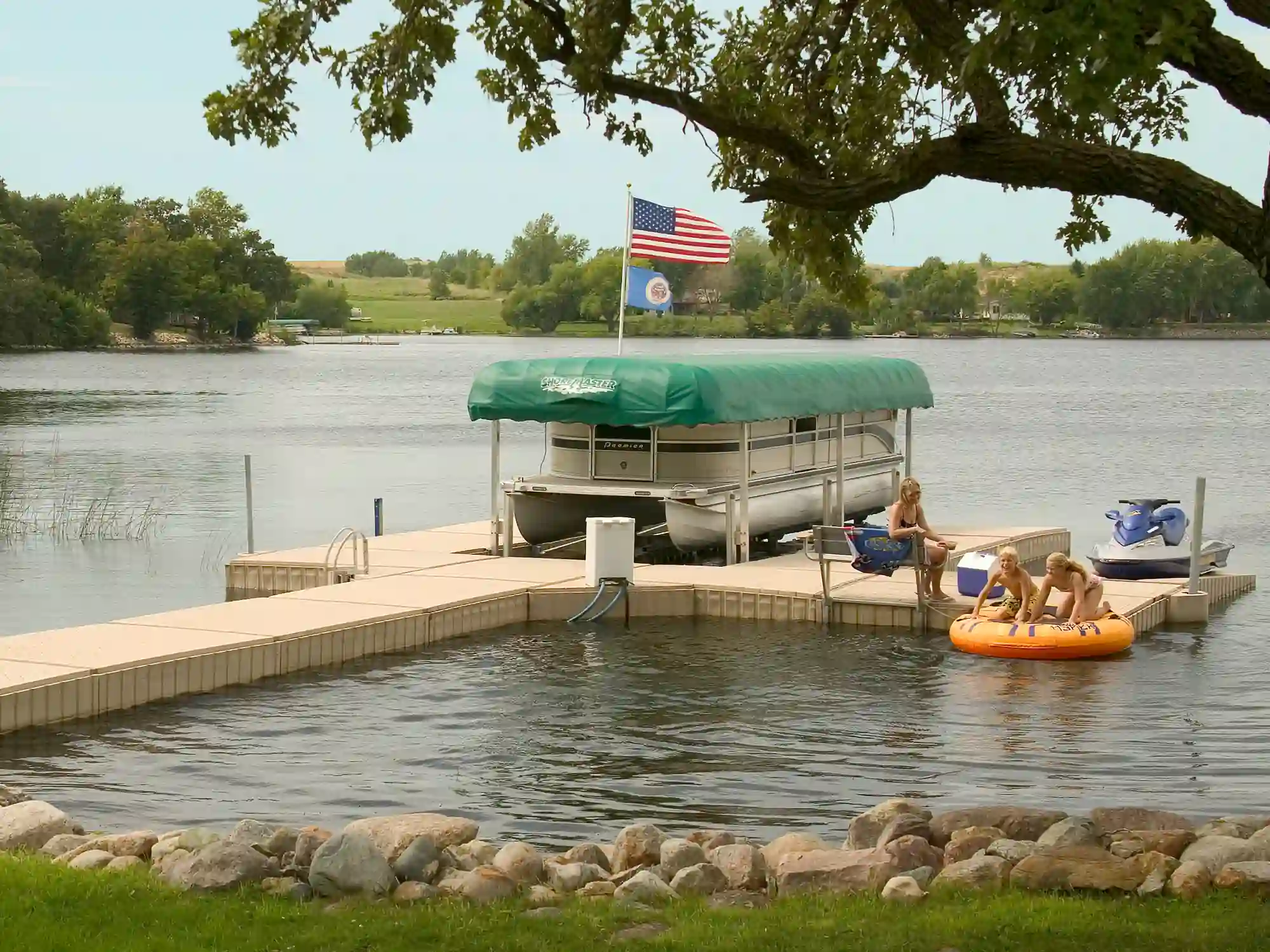 Advantages of Choosing Floating Docks for a Waterfront Haven